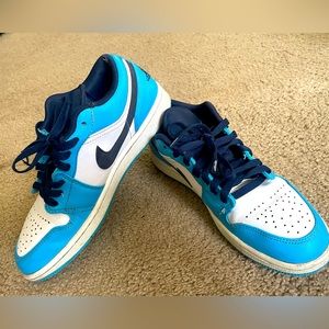 Jordan 1 low UNC shoes